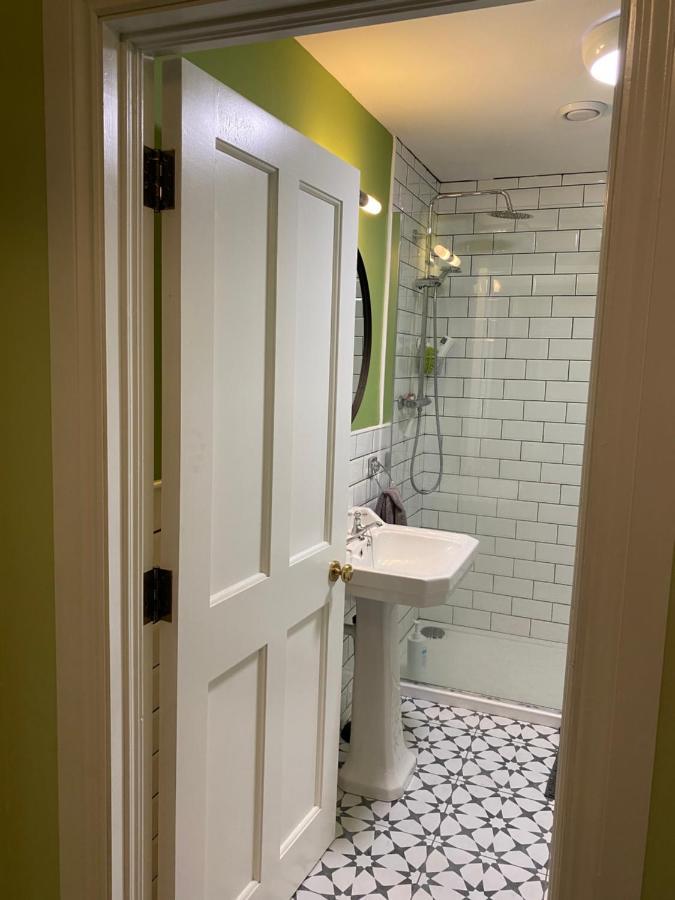 No. 1 Bridge Street Apartment Westport Bagian luar foto