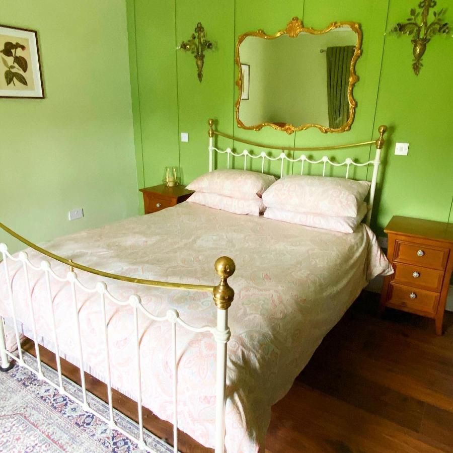 No. 1 Bridge Street Apartment Westport Bagian luar foto