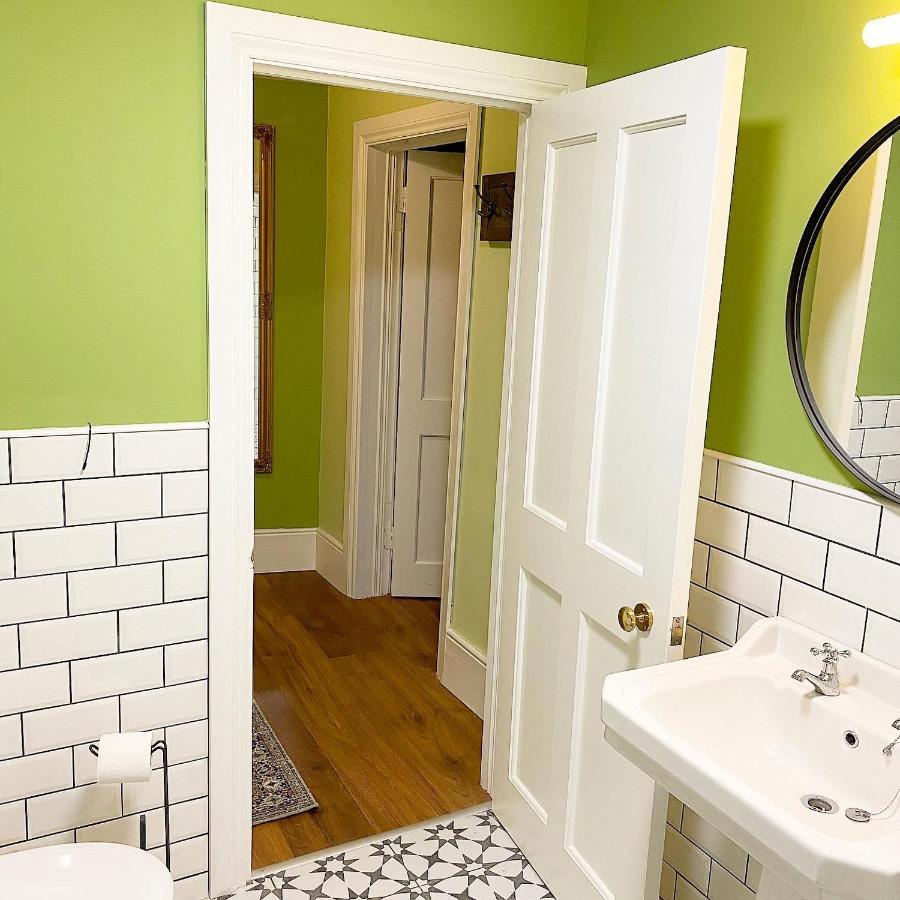 No. 1 Bridge Street Apartment Westport Bagian luar foto