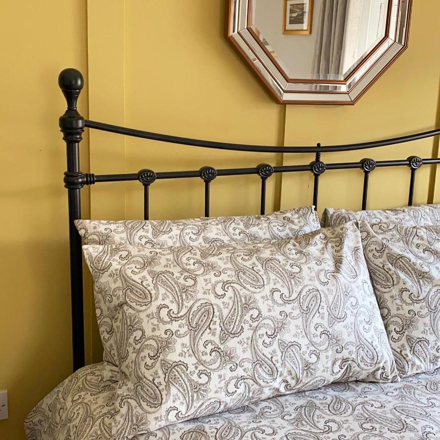 No. 1 Bridge Street Apartment Westport Bagian luar foto