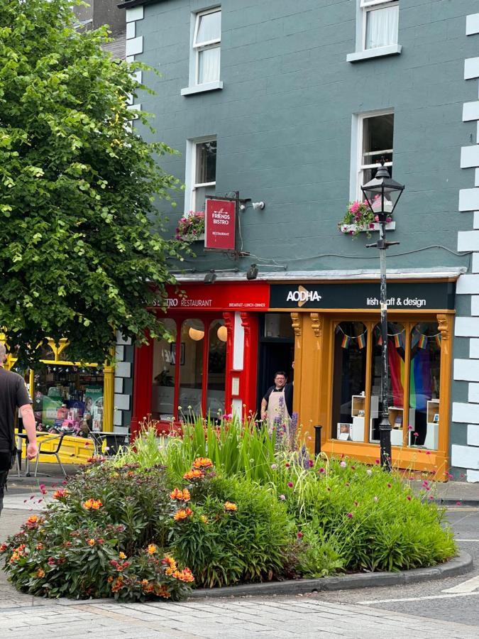 No. 1 Bridge Street Apartment Westport Bagian luar foto